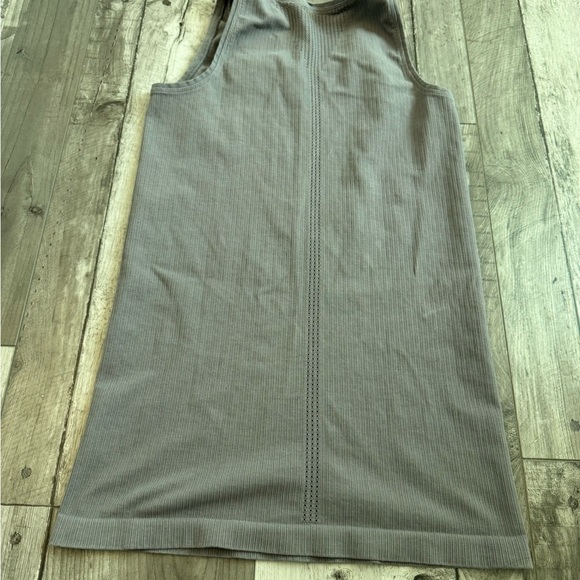 Athleta Pura Tank Top Medium Ribbed Cotton Nylon Gray Seamless Fitted - Picture 3 of 7